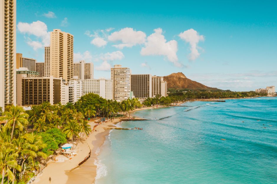 Beautiful view of Waikiki Beach with Diamond Head in the background, perfect travel destination.
