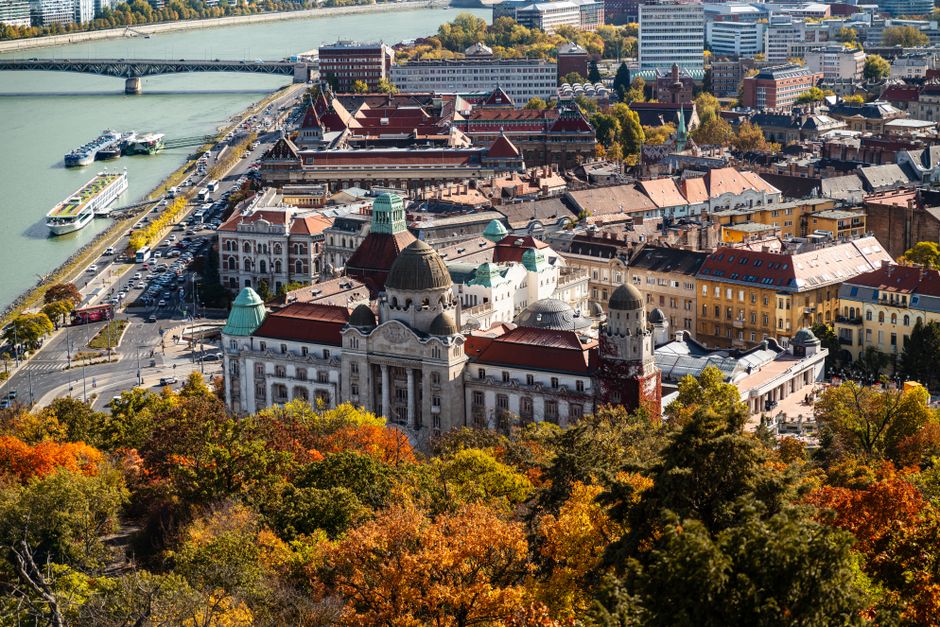 Beautiful autumn colors surround historic architecture in Budapest's cityscape, showcasing cultural heritage.