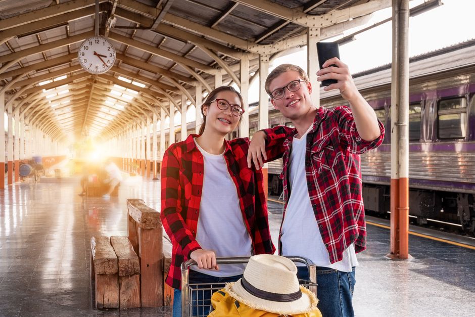 Sim Cards Vs. Portable Hotspots Remote Work Abroad 2026: SIM Cards vs. Portable Hotspots for Remote Work Abroad in 2026